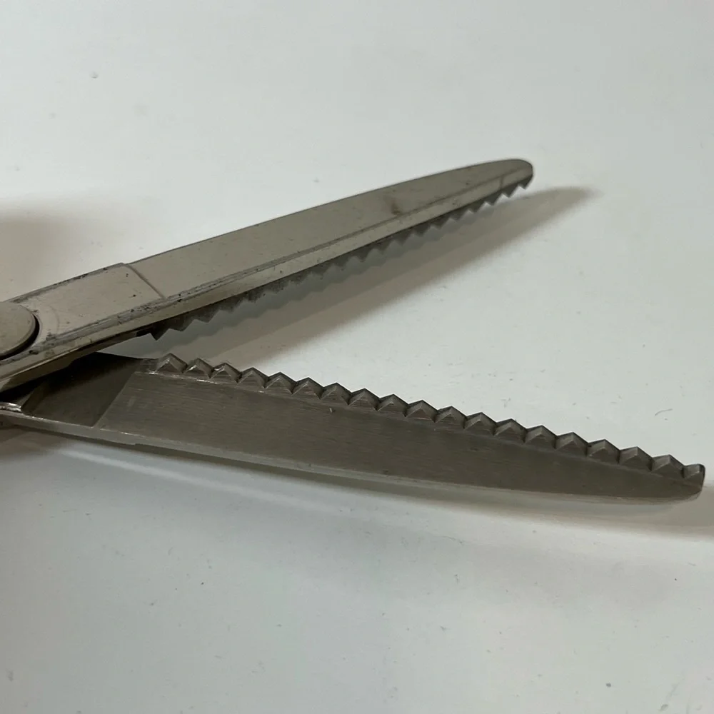 Amazing Condition Vintage WISS Pinking Shears Scissors CC9 Chrome Heavy Duty, 9”